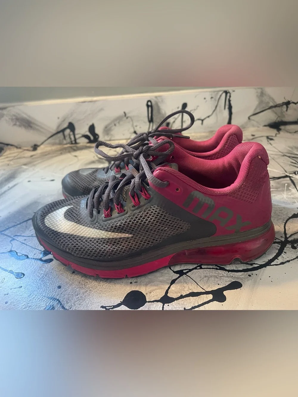 Nike Women's Black and Pink Air Cushion Athletic Shoes